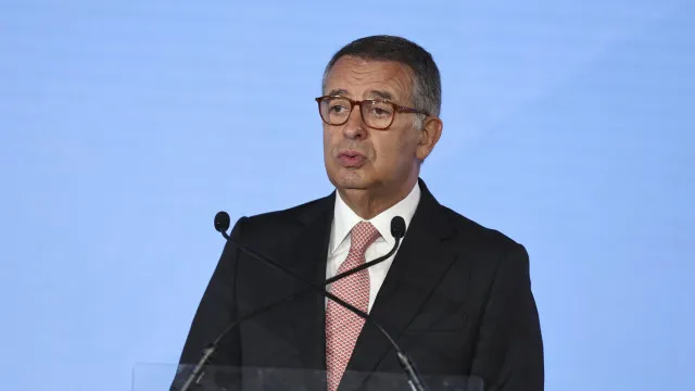 
                    Presidente da República é recebido hoje em Paris por Emmanuel Macron
                