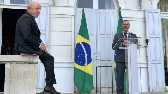
                    Lula responde a Trump e elogia sistema eleitoral brasileiro
                