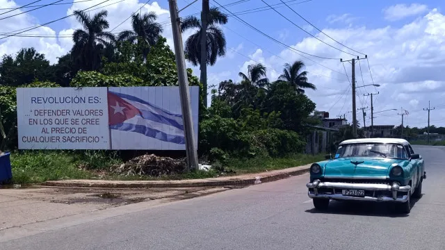 
                    Partido Comunista Cubano aprova reformas favoráveis à economia de mercado
                