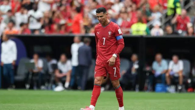
                    Série infernal. Ronaldo soma 10.º jogo seguido em branco em fases finais
                