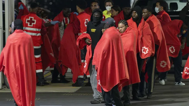 
                    608 mil imigrantes conseguiram regularização extraordinária em Espanha
                