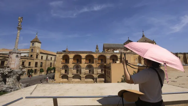 
                    Pelo menos 212 mortes atribuíveis ao calor em Espanha desde domingo
                