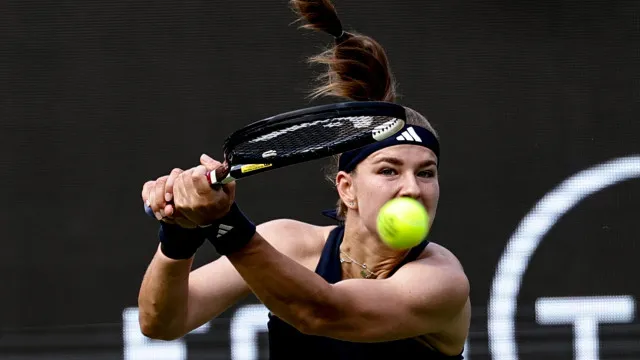 
                    Karolina Muchova campeã em Bad Homburg após desistência de Osaka
                