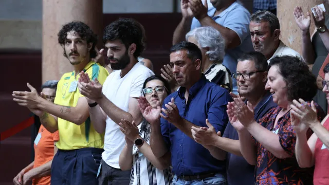 Um volte-face "à 25.ª hora" que até emocionou. Eis as reações ao chumbo