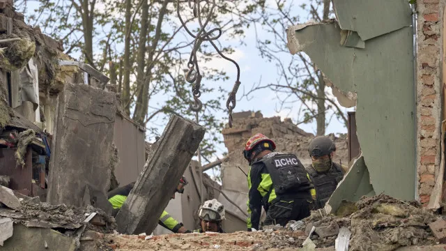 
                    Bombardeamentos russos fazem pelo menos nove mortos na Ucrânia
                