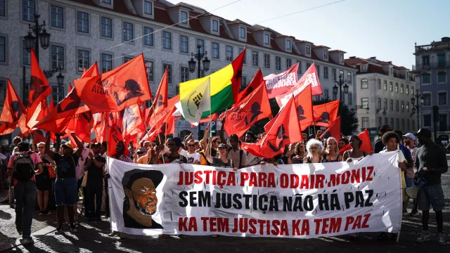 
                    Centenas manifestaram-se contra sentença do polícia que matou Odair Moniz
                