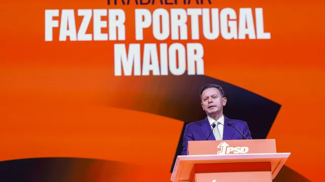 
                    Montenegro anuncia criação de fundo de soberano e reforma na justiça
                