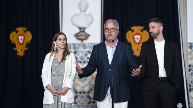 
                    Bloco pede demissão de ministras da Saúde e do Trabalho: 