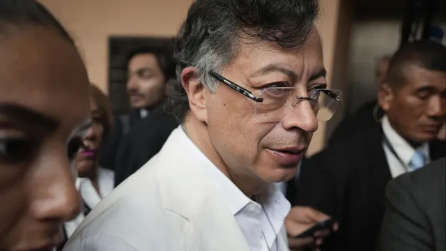 
                    Gustavo Petro antecipa saída da Presidência da Colômbia para 20 de julho
                