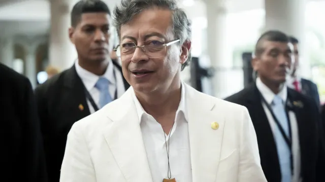 
                    Transição de presidentes na Colômbia. 