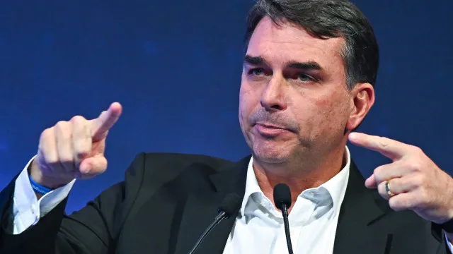 
                    Presidenciais no Brasil: Oficializada candidatura de Flávio Bolsonaro
                
