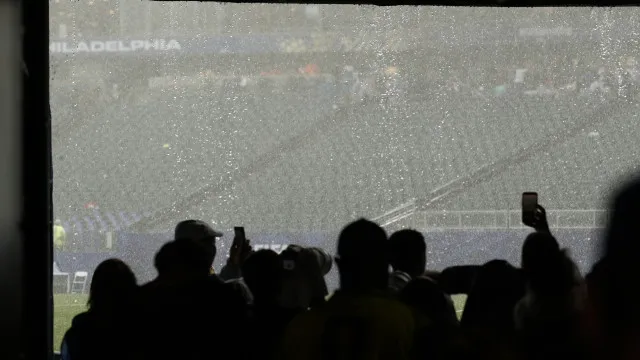 Retomado França-Iraque após 'intervalo' de duas horas