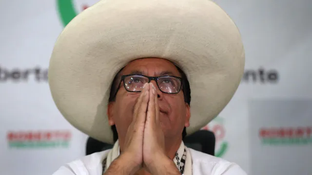 
                    Sánchez recorre a comissão para travar proclamação de Fujimori no Peru
                