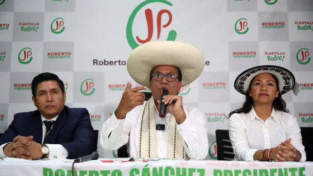 
                    Fujimori garante vantagem para se tornar a próxima presidente do Peru
                