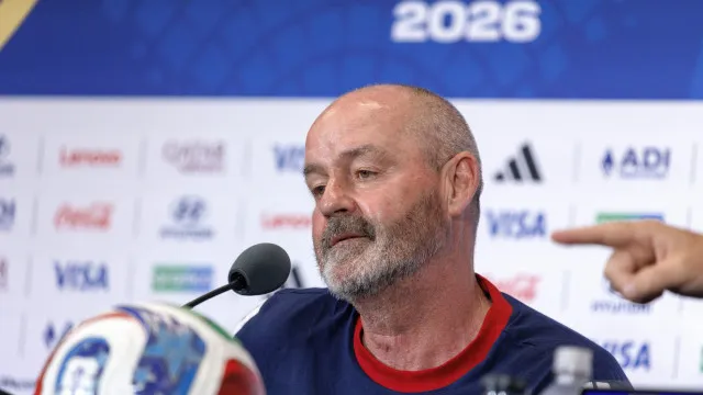 
                    Oficial: Steve Clarke deixa cargo de selecionador da Escócia
                