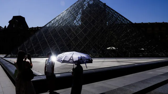 
                    França emite avisos para tempestades severas e estende alerta de calor
                