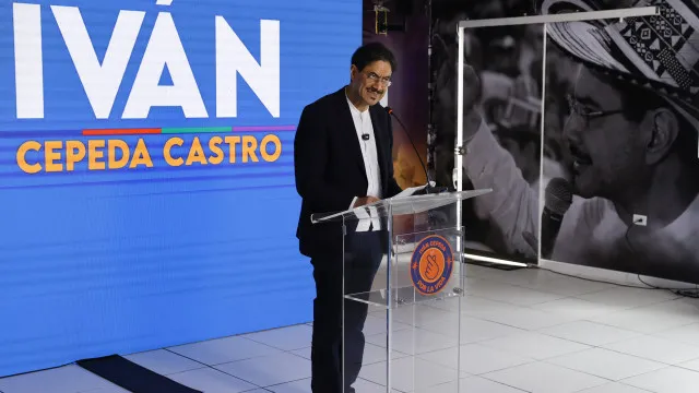 
                    Candidato da esquerda reconhece vitória da extrema-direita na Colômbia
                