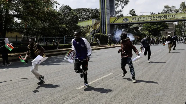 
                    Quénia: Polícia dispersa manifestações pelas mortes nos protestos de 2024
                