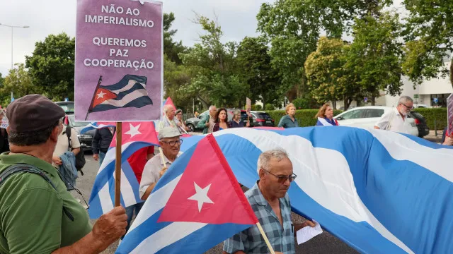 Cuba: Cerca de 500 pessoas pedem em Lisboa o fim do bloqueio dos EUA