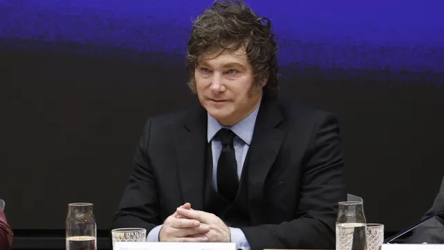 Milei expressa apoio a candidatura de Flávio Bolsonaro ao Brasil
