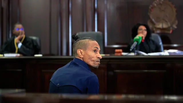 Julgamento de influenciador suspenso por dano em material de prova