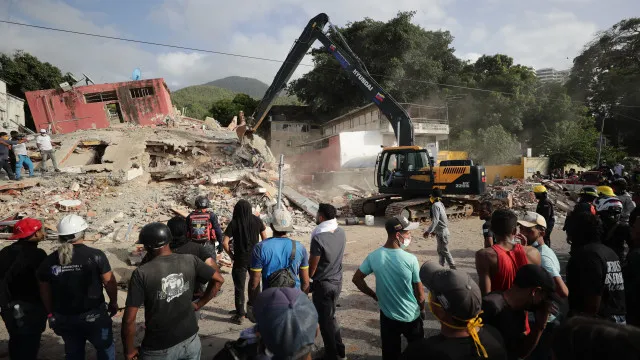Restringido acesso a La Guaira. População queixa-se de falta socorros