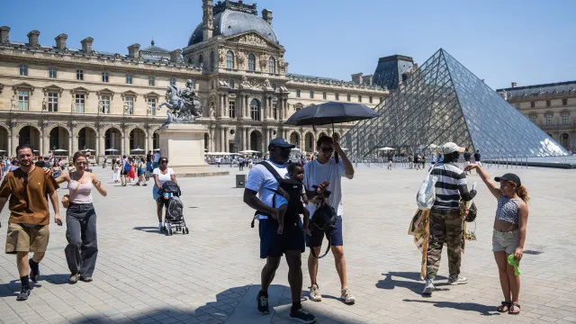 
                    França regista mais 1.000 mortes que o habitual devido ao calor extremo
                