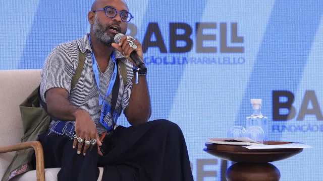 
                    Betts leva poder transformador da literatura a prisões 