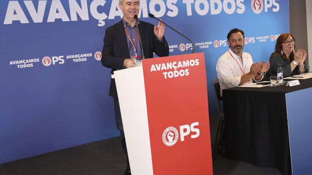 José Luís Carneiro aponta "namoro com beijos e amuos" entre AD e Chega