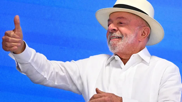 
                    Lula lança crédito para trabalhadores informais antes das eleições
                