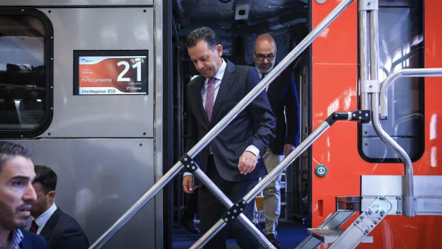 
                    Primeiro-ministro garante CP como 