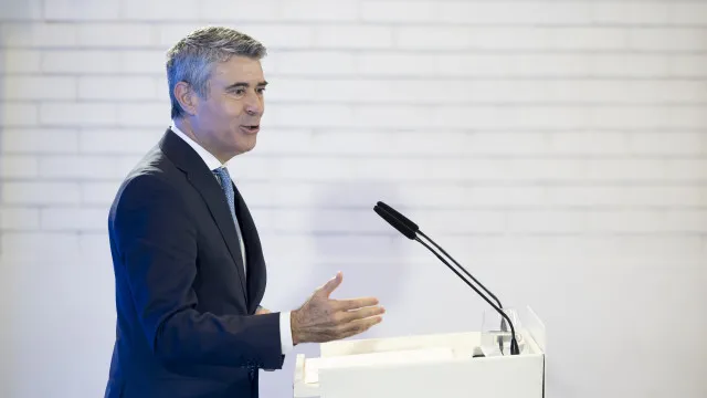 Carneiro acusa Montenegro de "insensibilidade atroz" sobre exames