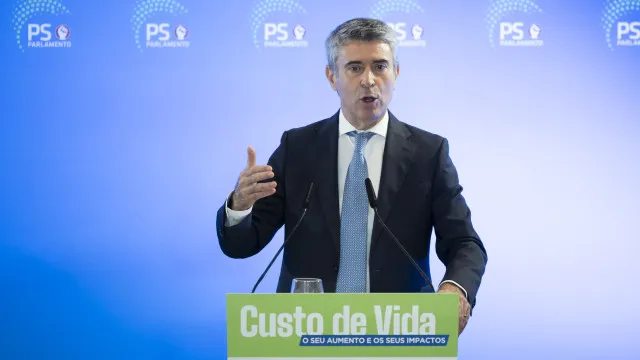 PS acusa Governo de reter casas prontas a habitar à espera de eleições