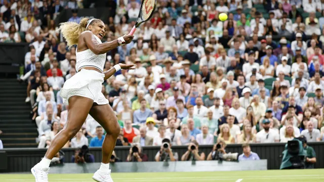 Wimbledon: Serena Williams desiste de pares devido a uma lesão no joelho