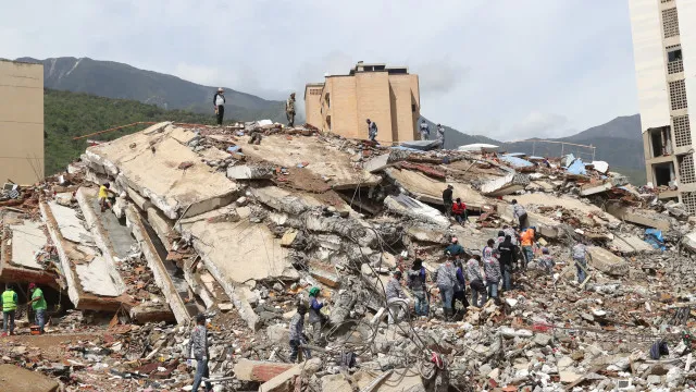 
                    Sobe para 71 número de portugueses mortos nos sismos na Venezuela
                