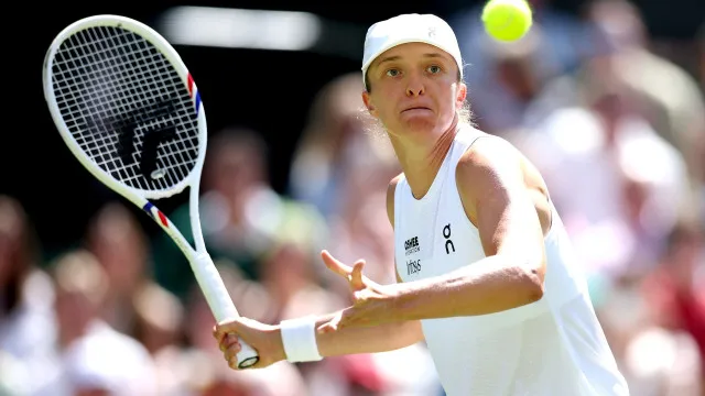 Iga Swiatek segue para a terceira ronda de Wimbledon