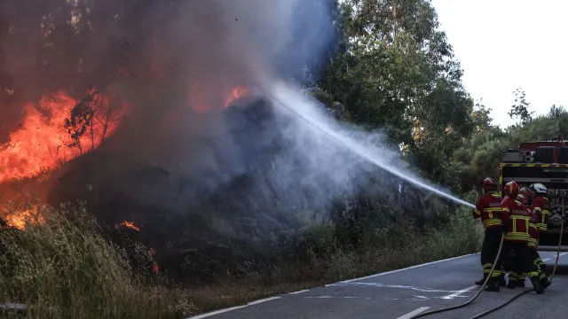 IncÃªndio em Vouzela preocupa: Mais de 1.200 operacionais no terreno