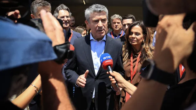 Carneiro exige que Montenegro peça desculpa por situação dos exames