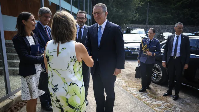 
                    Seguro diz que imprensa regional 