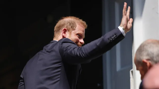
                    Príncipe Harry e Elton John perdem processo contra jornal Daily Mail
                