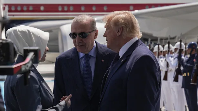 Trump diz que nÃ£o participaria numa cimeira da NATO na Europa