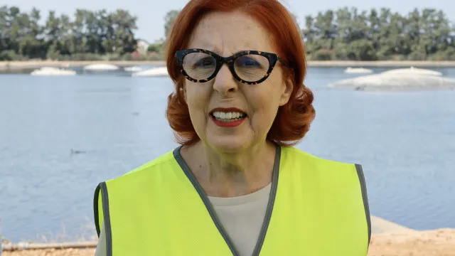 
                    Ministra insiste em mapas nas praias para resolver chapéus-de-sol
                