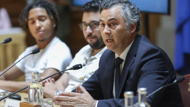 Ministro da EducaÃ§Ã£o no Parlamento para debate de urgÃªncia sobre exames