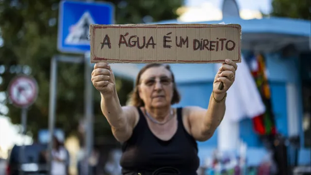 
                    Água em Almada? Declarações da ministra 