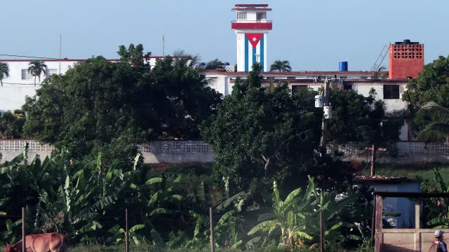 
                    Dissidente e artista cubano Otero Alcántara deixou Havana para os EUA
                