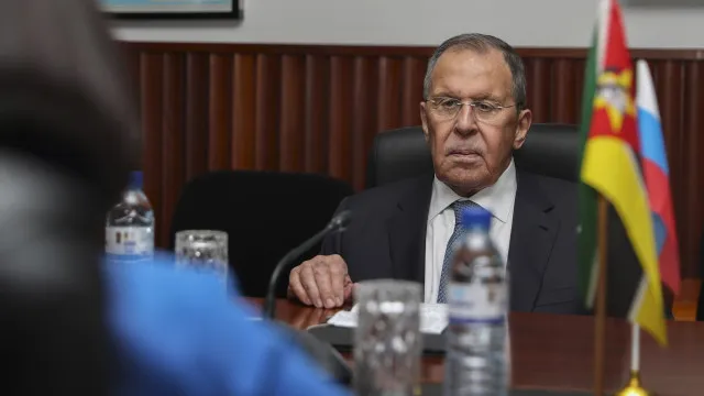 Lavrov diz que Ocidente é hipócrita e "sabota" solução negociada na Ucrânia