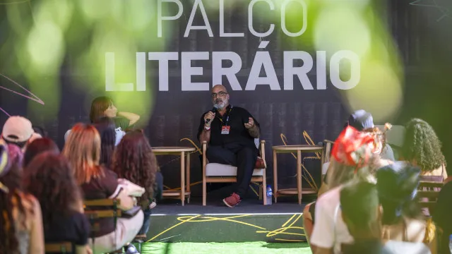 Alive estreia palco dedicado Ã  literatura com Valter Hugo MÃ£e