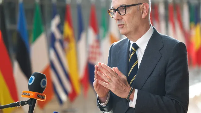 
                    França: Ministro diz que Mélenchon faria 