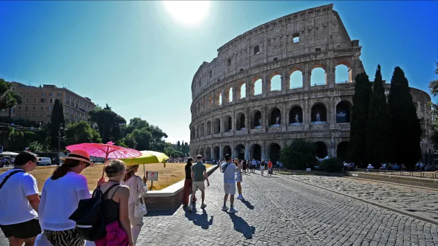 
                    Roma abre gratuitamente cinemas e bibliotecas para fazer face ao calor
                