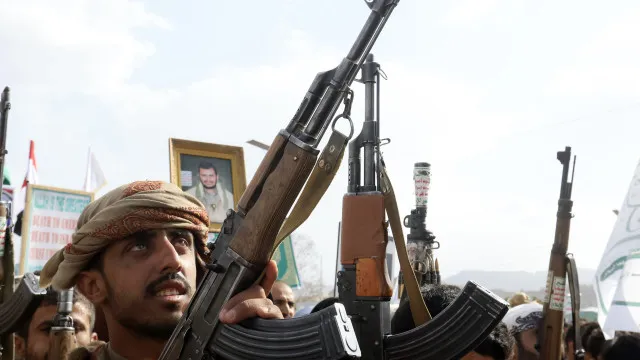 
                    Rebeldes Huthis retaliam contra sauditas após ataque ao aeroporto de Sana
                